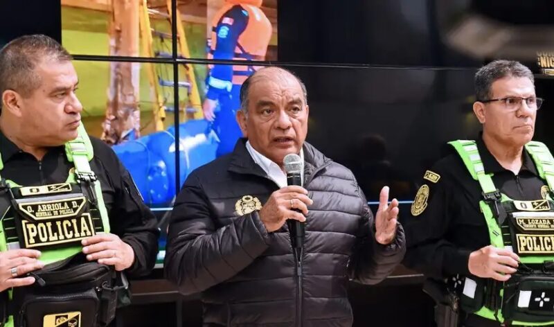 César Astudillo reconoce que no pueden remover a Óscar Arriola como jefe de la PNP por ley del Congreso pasado