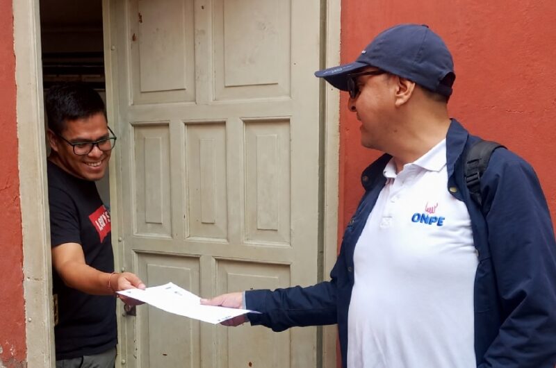 ODPE La Victoria entrega credenciales a miembros de mesa en el marco de las ERM 2026